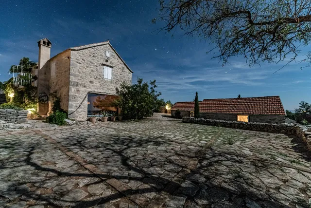 St. George Court/Dvori Sv. Jurja