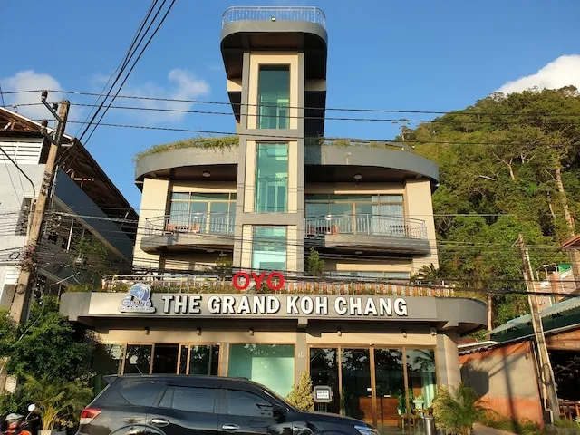 OYO 853 The Grand Koh Chang Hotel