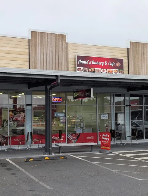 Annie's Bakery and Cafe