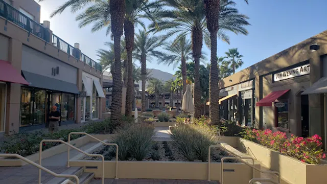 El Paseo Shopping District