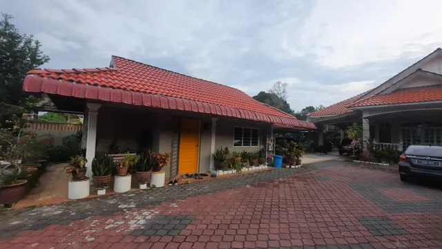Zuraini Roomstay Gong Badak