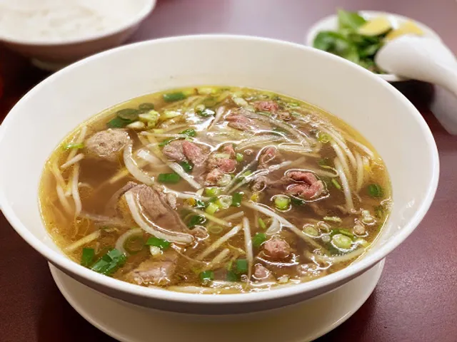 Phở Hà 何河粉專賣店(不定期公休，請先來電詢問，以免多跑一趟)