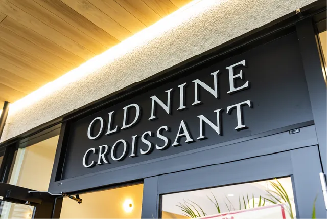 OLD NINE CROISSANT