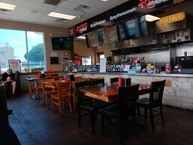 Reds Bar B Que-Boat Club