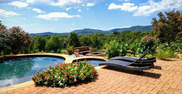 Cherrywood Ranch Vacation Home / Wedding Venue / North Georgia Mountains / Airbnb / Vrbo / Toccoa Falls