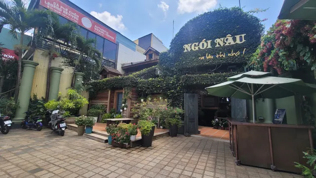 Nhà hàng Ngói Nâu.