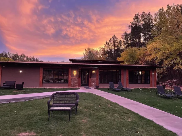 Moccasin Springs Natural Mineral Springs/Spa