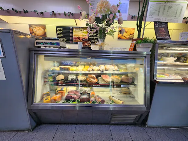 Larkfield Plaza Delicatessen