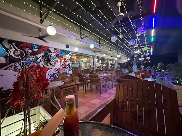 Upperstar Cafe & Bar Damai