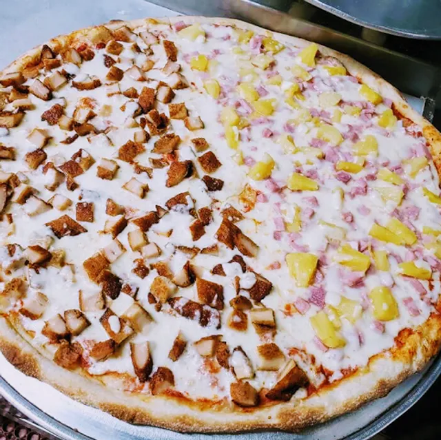 La Pequena Taste of Italy Pizzeria & Restaurant