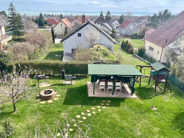 Apartment Purple Figs