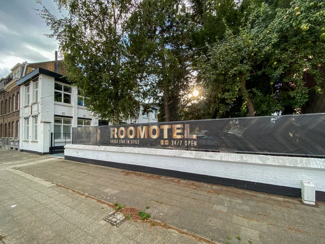 Roomotel