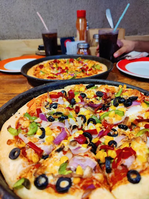 Pizza Hut | Nilamber Triumph Mall, Vadodara