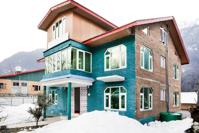 OYO 71349 Hotel Pine Green