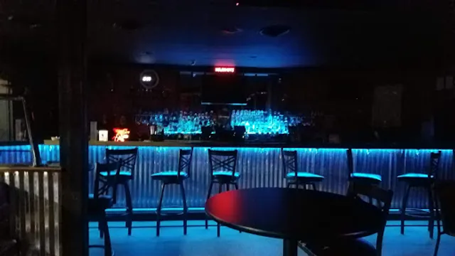 Holeshotz Bar & Grill