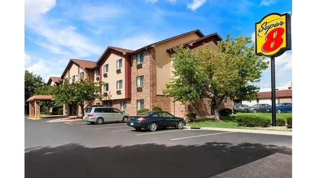 Super 8 by Wyndham Peoria East