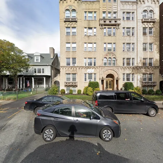 Wangdu Apartments - 40 Gifford Ave