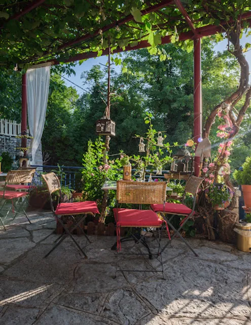 Le petit cafe & Restaurant (by Arktouros hotel )