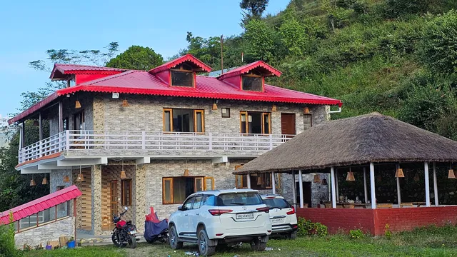 The cliff house on the ridge