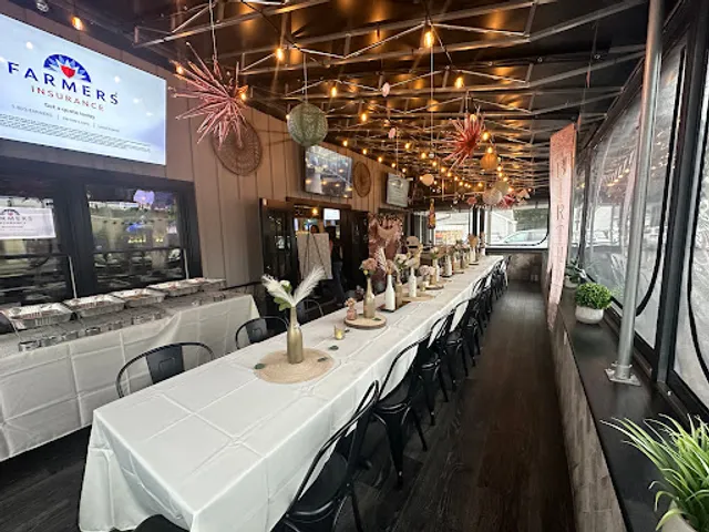 Momos Too Sports Bar & Grill