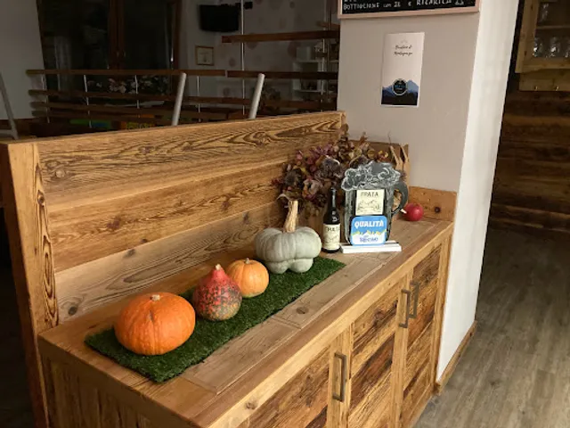 COMPARSA Pizzeria con Birrificio