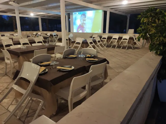 La Cava • Food & Wine