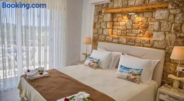 Haraki Stone Apartments