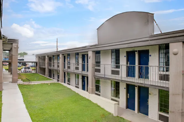 Motel 6 Chickasha, OK