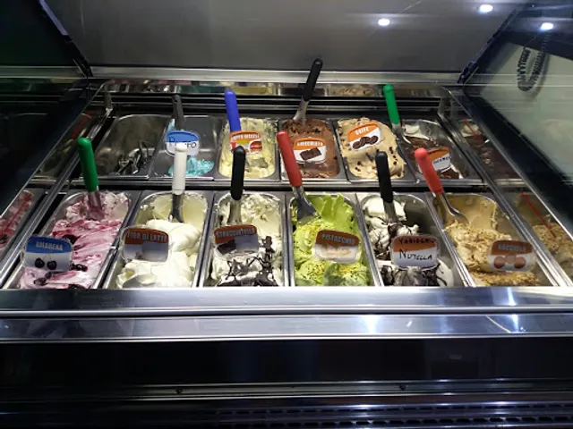 BLACK& WHITE CORNETTERIA COCKTAIL DRINK