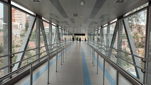 Estación "Del Poeta" - Teleférico Línea Blanca Y Línea Celeste