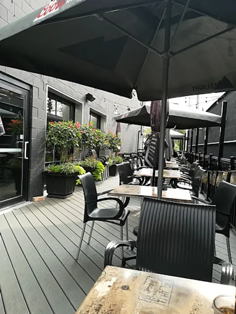 Chompin at The Bit Bar & Grille