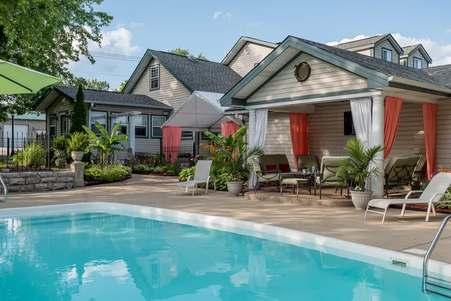 The Twisted Mulberry Inn