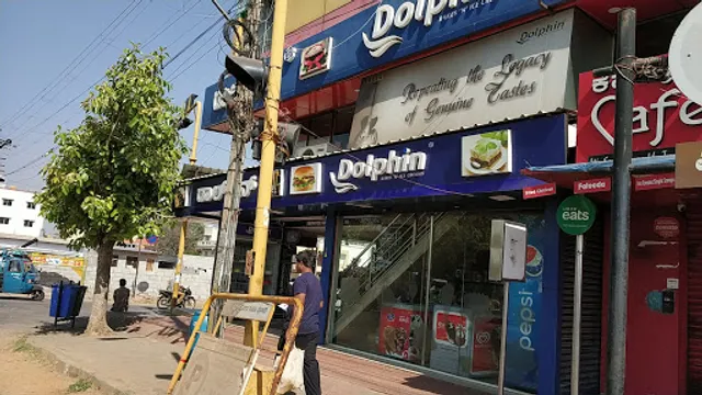 Dolphin Bakes ‘N’ Ice Creams