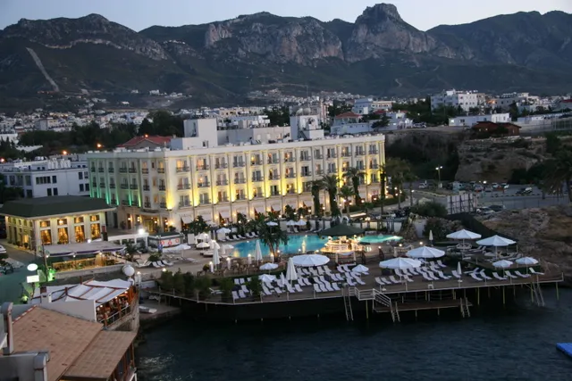 Rocks Hotel & Casino