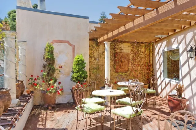 Hotel Sausalito & Suites