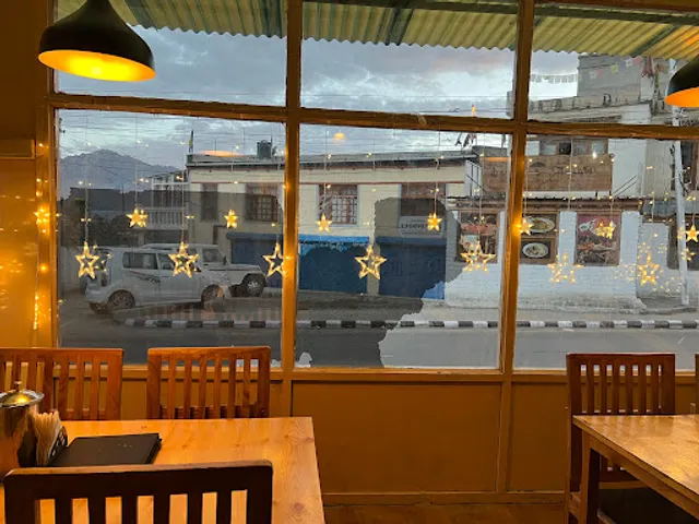 Ahara Cafe & Restaurant