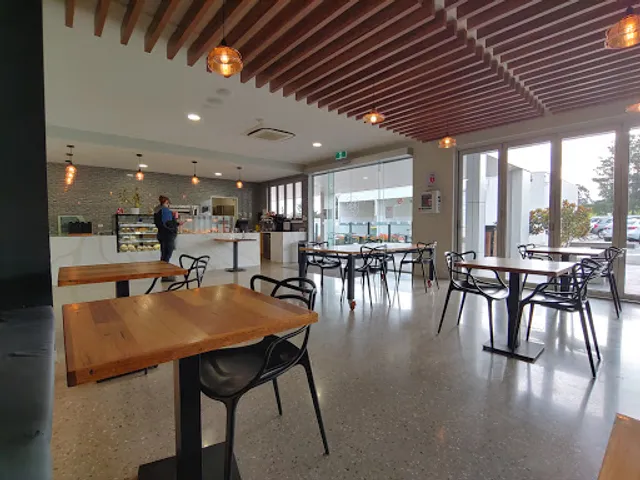 Nosh Cafe & Takeaway