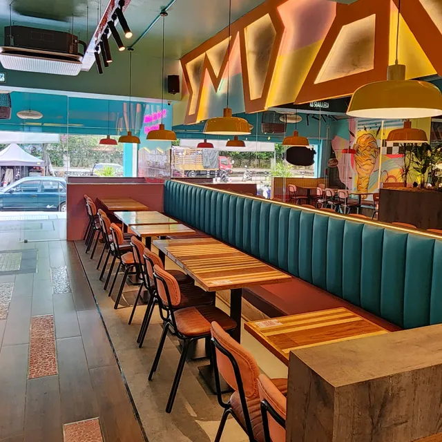 Hott Chickk Restaurant