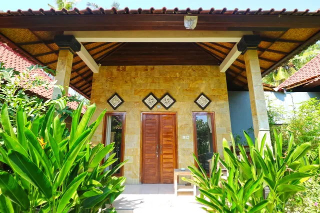 NYOMAN Guesthouse and Grill