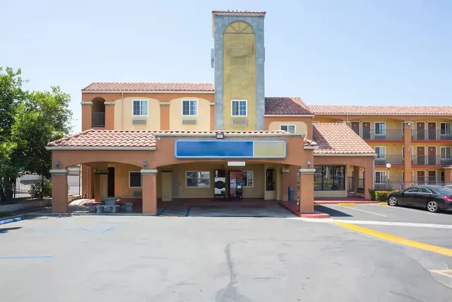 Heritage Inn & Suites