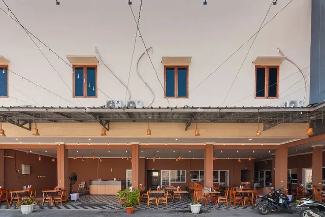 RedDoorz Syariah near Lemahabang Station