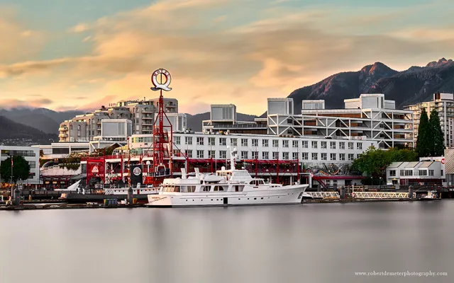 Coast Lonsdale Quay Hotel