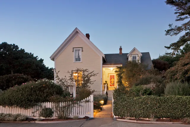 Packard House, An Inn of Mendocino
