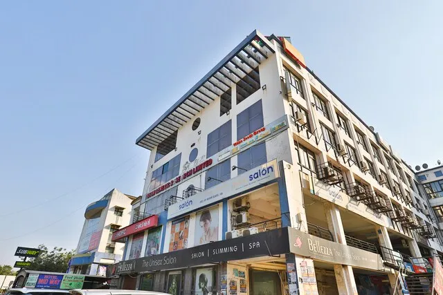OYO 5122 Hotel Midway Residency