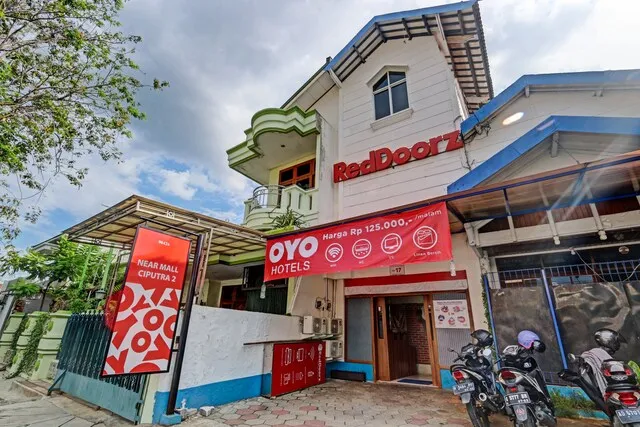 SUPER OYO 90426 Near Mall Ciputra 2