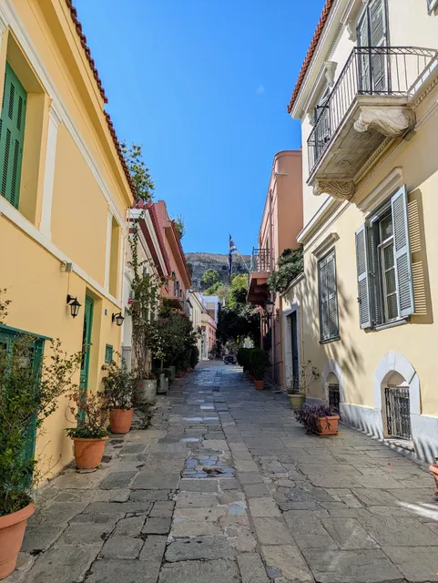 The Hadrian Wall- Historic Acropolis Villa