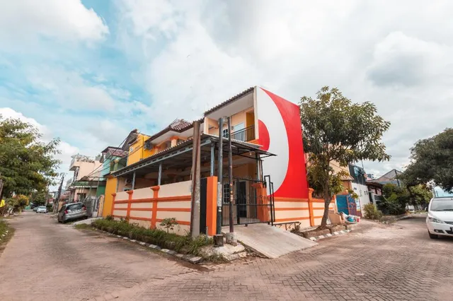 Mahkota Sivali near Soekarno Hatta Airport Mitra RedDoorz