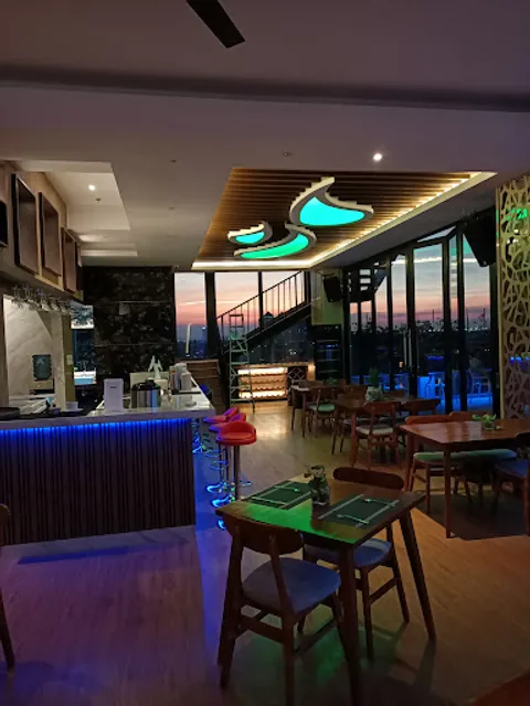Karang Rooftop & Bar