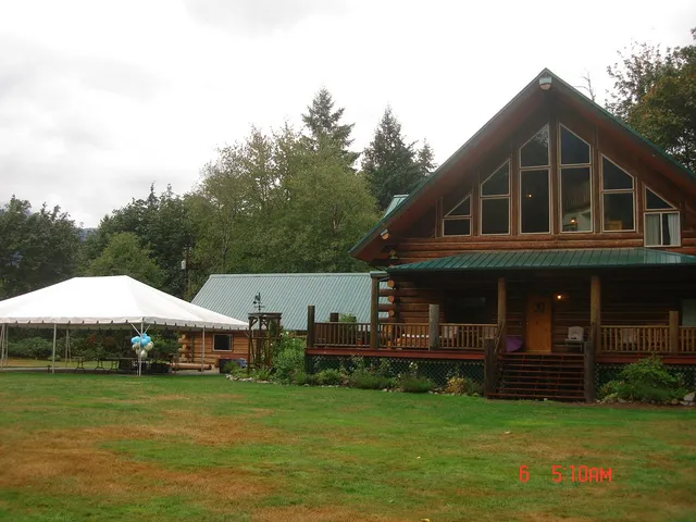 The Wallace Falls Lodge