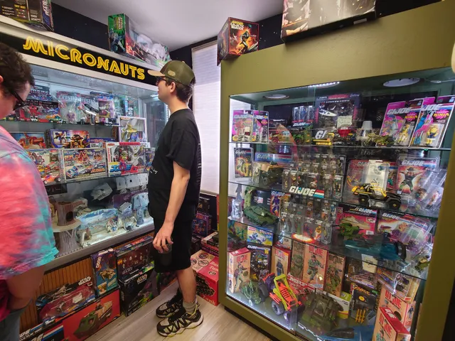 Worlds Of Wonder Comics & Collectible Warehouse